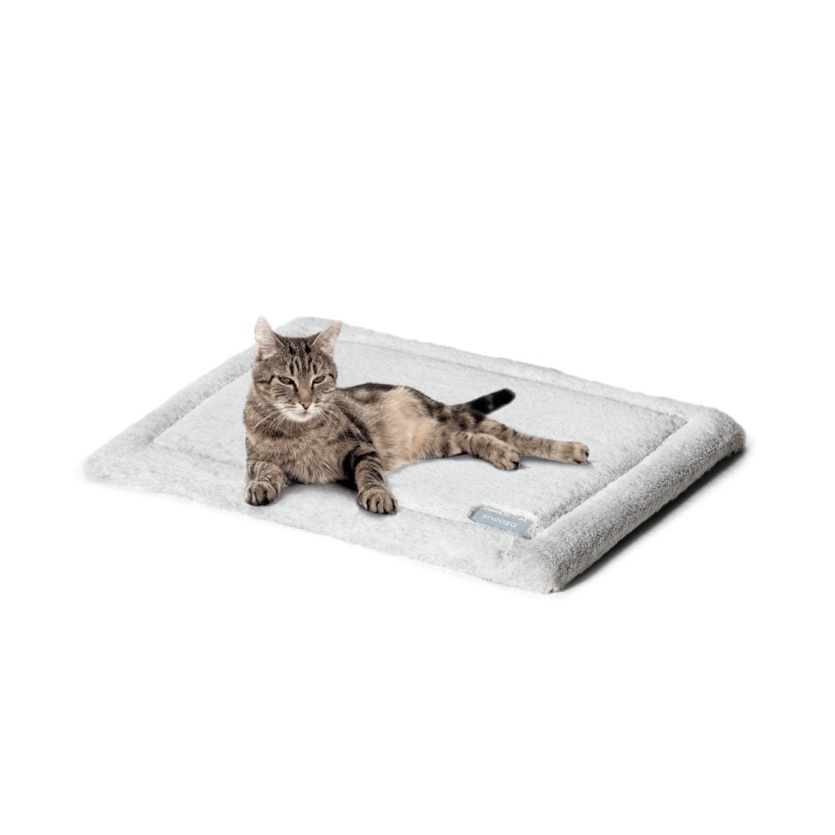 Self warming outlet pet bed